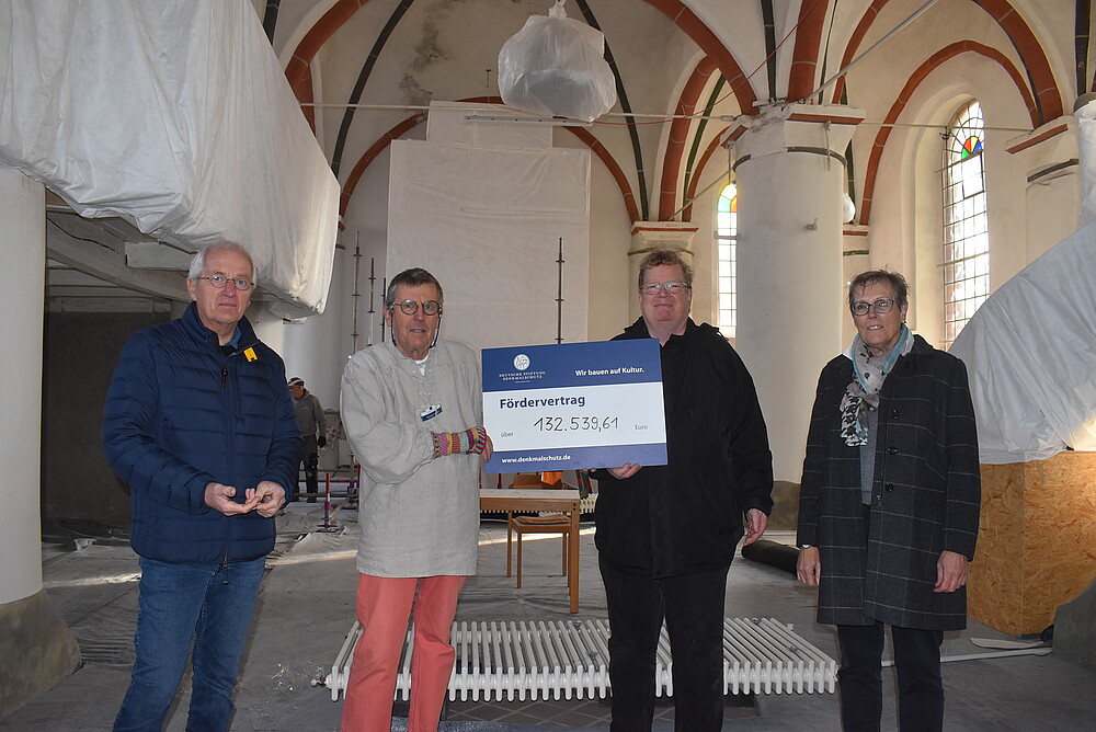 Übergabe des symbolischen Fördervertrags in Otterndorf, St. Severi Kirche am 10.11.22